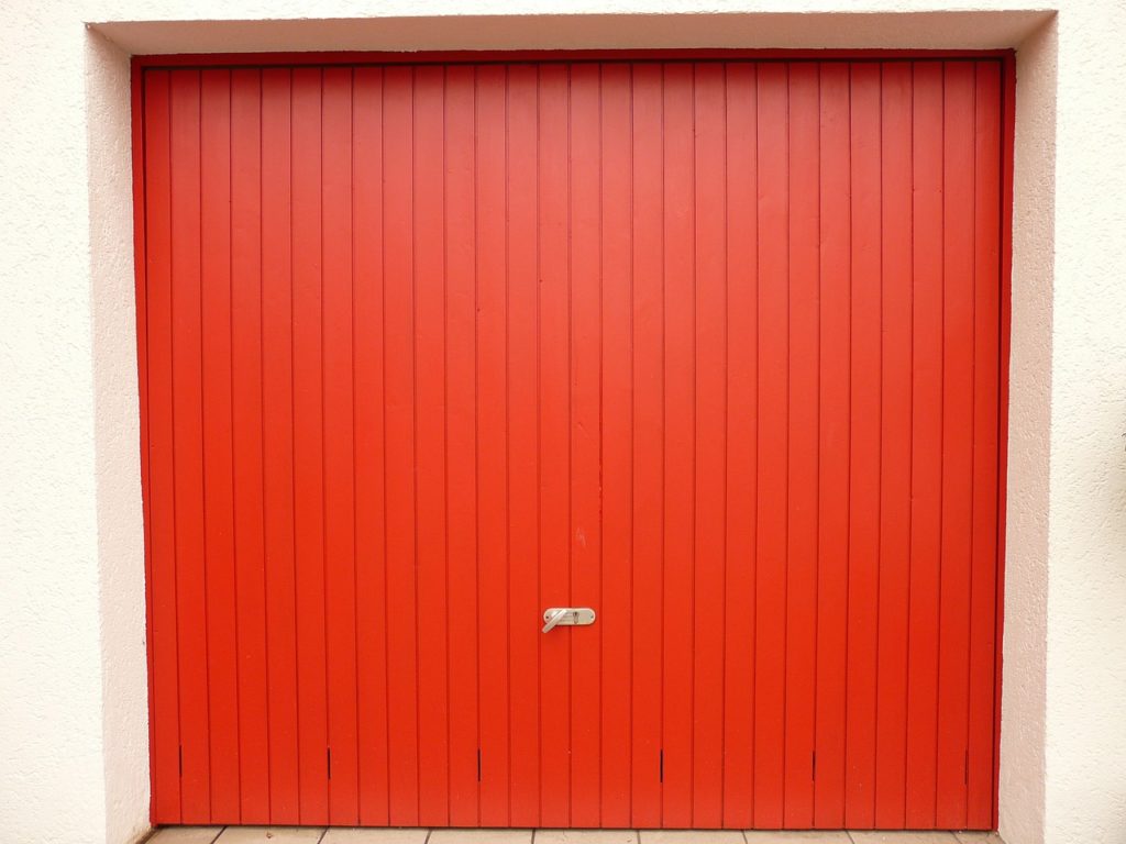 Porte de garage rouge
